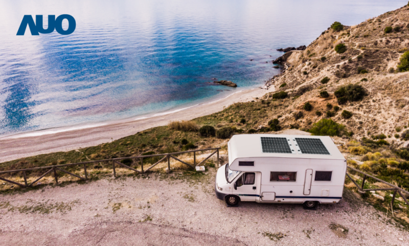 「可撓輕量化太陽光電板SunCurva」使用輕量特殊耐候型複合板取代傳統太陽能板的玻璃前板，不僅降低70%重量，每米平方僅3Kg；具有抗衝擊性能及通過電磁相容性測試，可應用於交通運輸工具，如露營車、遊艇等